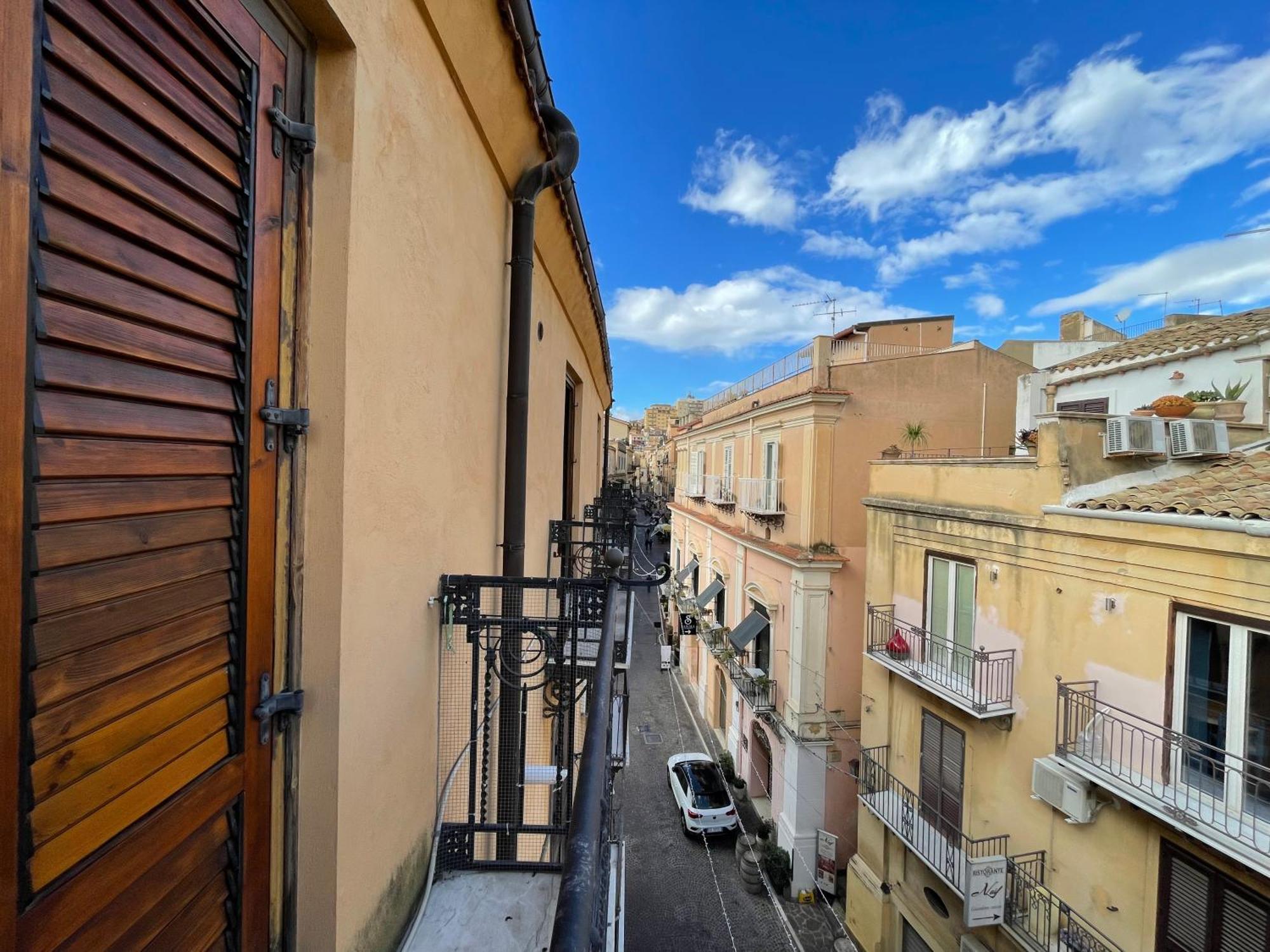 2 Apartments - Akragas Home 1 & 2 On Via Atenea City Center With View Agrigento Zewnętrze zdjęcie